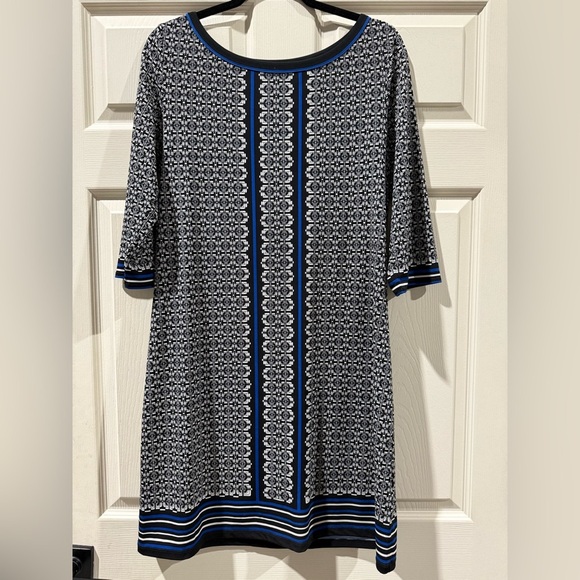 Max Studio Dresses & Skirts - Max Studio Geometric Black and White Dress with Blue Highlights